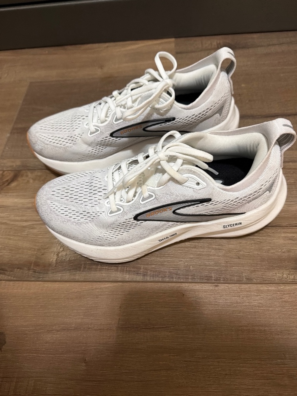 Brooks women shoes